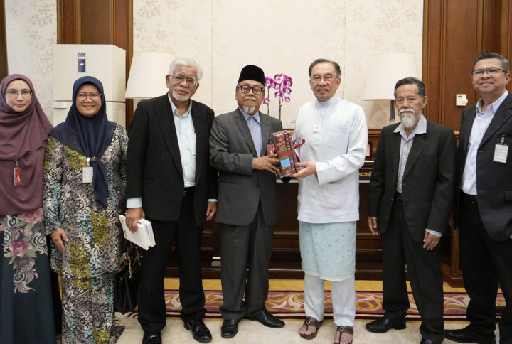 KUNJUNGAN HORMAT KE PEJABAT PERDANA MENTERI MALAYSIA